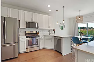 548 Silverton Dr, Grayslake, IL 60030 - Photo 7