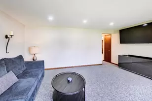 4857 W Byron St, Chicago, IL 60641 - Photo 5