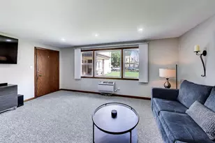 4857 W Byron St, Chicago, IL 60641 - Photo 3