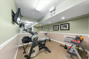3900 N Pine Grove Ave, Chicago, IL 60613 - Photo 17
