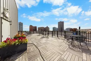 3900 N Pine Grove Ave, Chicago, IL 60613 - Photo 13