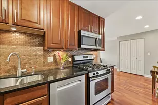 3900 N Pine Grove Ave, Chicago, IL 60613 - Photo 5