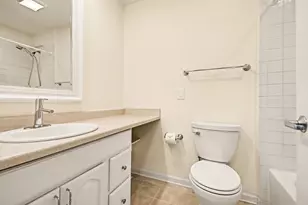 2920 Roberts Dr, Woodridge, IL 60517 - Photo 15