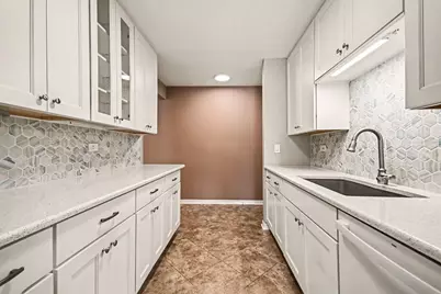 2920 Roberts Drive #4, Woodridge, IL 60517 - Photo 3