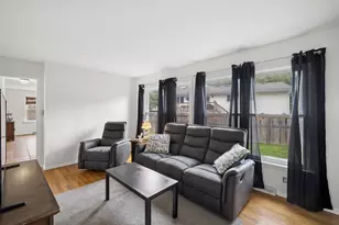1050 E Kitson Dr, Palatine, IL 60074 - Photo 11