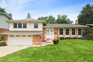 710 E Valley Ln, Arlington Heights, IL 60004 - Photo 1