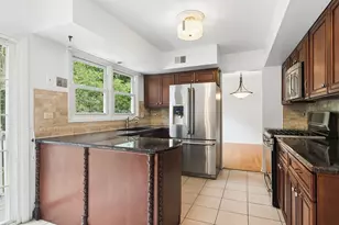 710 E Valley Ln, Arlington Heights, IL 60004 - Photo 3