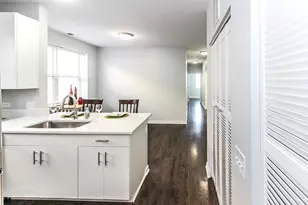 1153 W Washburne Ave, Chicago, IL 60608 - Photo 11