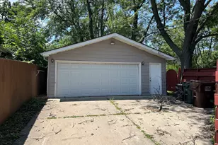 363 Blackhawk Dr, Park Forest, IL 60466 - Photo 5