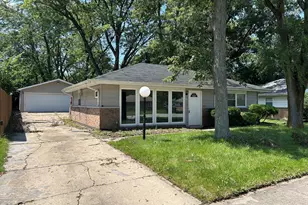 363 Blackhawk Dr, Park Forest, IL 60466 - Photo 3