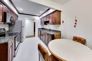 9529 Bronx Pl, Skokie, IL 60077 - Photo 11