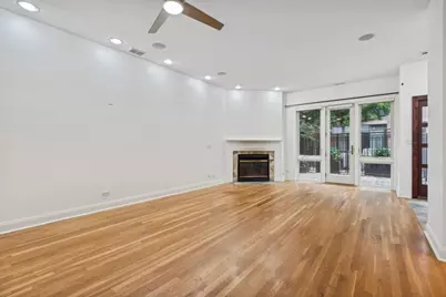 2910 N Commonwealth Avenue #3, Chicago, IL 60657 - Photo 3