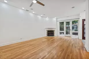 2910 N Commonwealth Ave, Chicago, IL 60657 - Photo 3