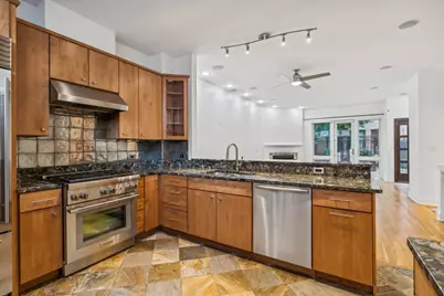 2910 N Commonwealth Avenue #3, Chicago, IL 60657 - Photo 7
