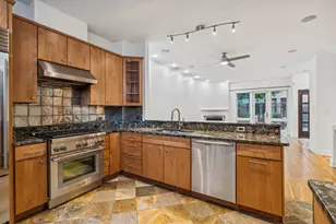 2910 N Commonwealth Ave, Chicago, IL 60657 - Photo 7