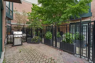 2910 N Commonwealth Ave, Chicago, IL 60657 - Photo 25