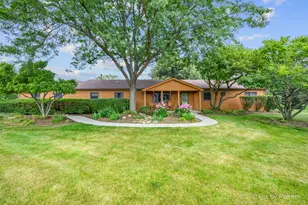 2116 N Pebble Dr, McHenry, IL 60051 - Photo 1