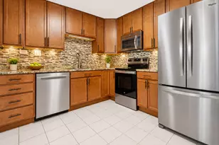 375 Plum Creek Dr, Wheeling, IL 60090 - Photo 3