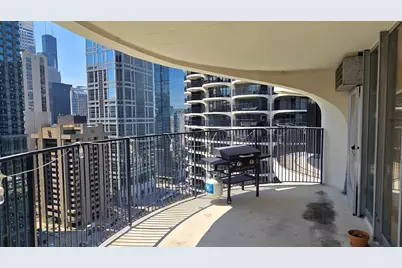 300 N State Street #2834, Chicago, IL 60654 - Photo 13