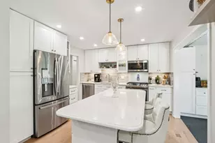 1350 Rock Cove Ct, Hoffman Estates, IL 60192 - Photo 7