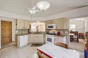 306 Gazebo Ln, Lombard, IL 60148 - Photo 5