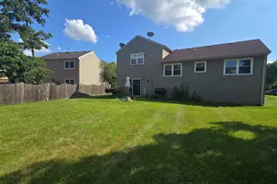 122 Canton Ln, Streamwood, IL 60107 - Photo 7