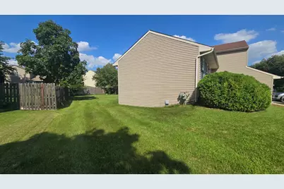 122 Canton Lane, Streamwood, IL 60107 - Photo 9