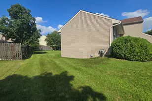 122 Canton Ln, Streamwood, IL 60107 - Photo 9