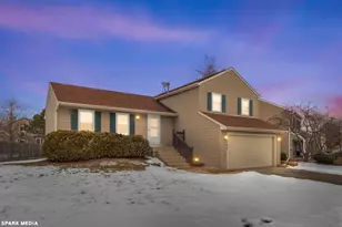 122 Canton Ln, Streamwood, IL 60107 - Photo 1