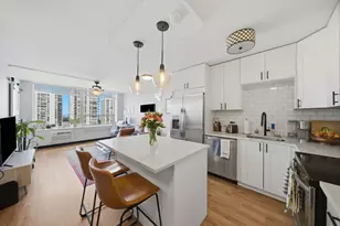 1360 N Sandburg Terrace, Chicago, IL 60610 - Photo 3