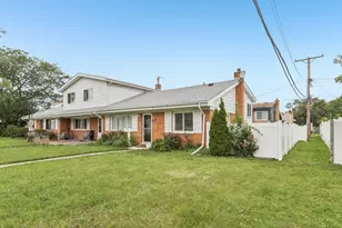 9005 N Grace Ave, Niles, IL 60714 - Photo 1