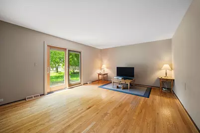 2218 N Williamsburg Street, Arlington Heights, IL 60004 - Photo 13