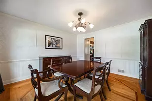 2218 N Williamsburg St, Arlington Heights, IL 60004 - Photo 9