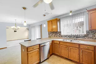 18122 Charlotte Dr, Lansing, IL 60438 - Photo 17