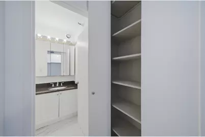10 E Ontario Street #4207, Chicago, IL 60611 - Photo 17