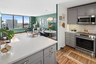 3930 N Pine Grove Ave, Chicago, IL 60613 - Photo 9