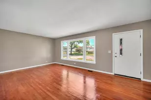 10 N Adams Dr, Addison, IL 60101 - Photo 5