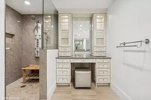 180 E Pearson St, Chicago, IL 60611 - Photo 17