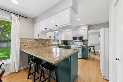 117 E Madison Avenue, Wheaton, IL 60187 - Photo 5