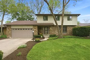 313 Bell Dr, Cary, IL 60013 - Photo 1