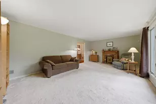 313 Bell Dr, Cary, IL 60013 - Photo 5