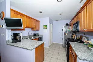 2723 N Bosworth Ave, Chicago, IL 60614 - Photo 17