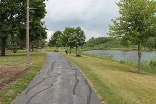 17 Parkside Ct, Vernon Hills, IL 60061 - Photo 5