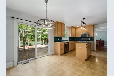 2080 Clearwater Way, Elgin, IL 60123 - Photo 7