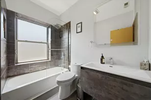 1221 W Greenleaf Ave, Chicago, IL 60626 - Photo 17