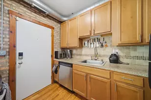 1221 W Greenleaf Ave, Chicago, IL 60626 - Photo 15