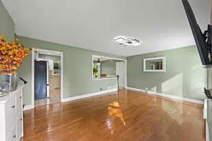 22W524 Birchwood Dr, Glen Ellyn, IL 60137 - Photo 3