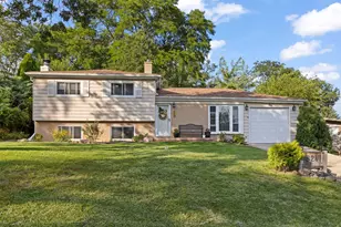 22W524 Birchwood Dr, Glen Ellyn, IL 60137 - Photo 1