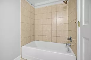 1460 Fairlane Dr, Schaumburg, IL 60193 - Photo 9