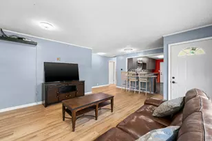27 Cardinal Ln, Carpentersville, IL 60110 - Photo 5